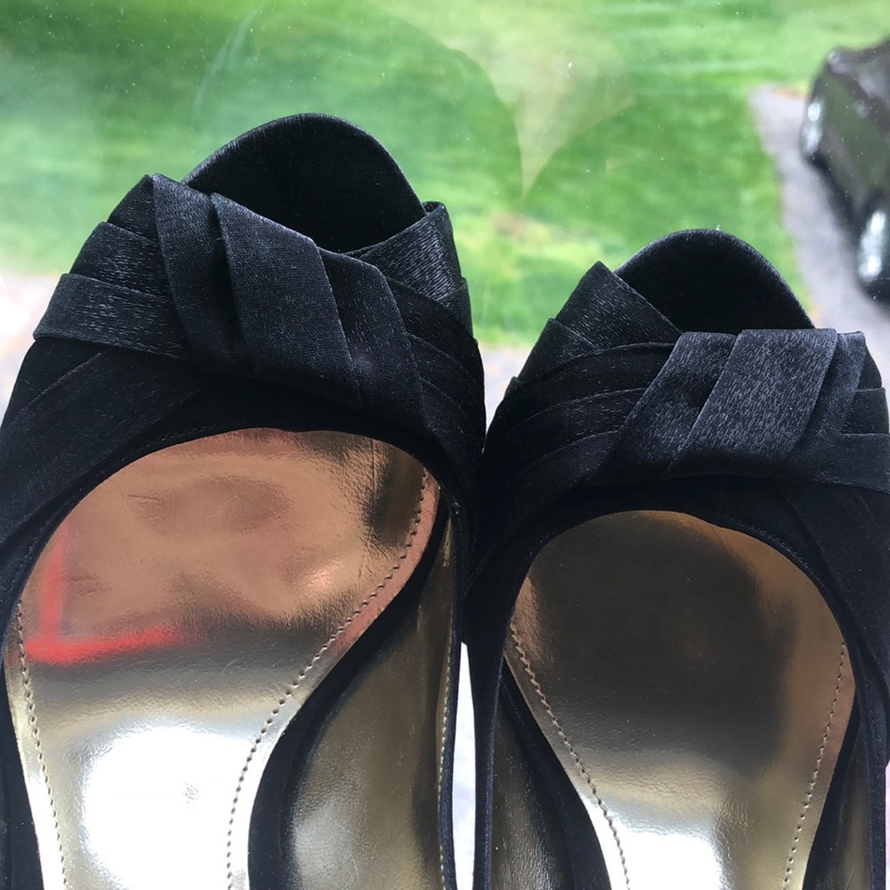 Nina black Fultan size 7 LIKE NEW peep toe